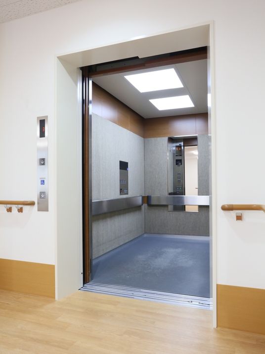 清潔感のある明るい廊下