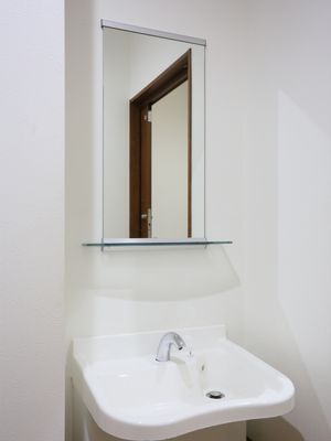 洗面台と鏡のセットアップ