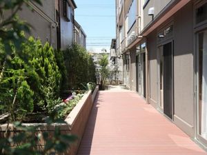 快適な施設の廊下