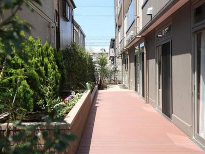 快適な施設の廊下