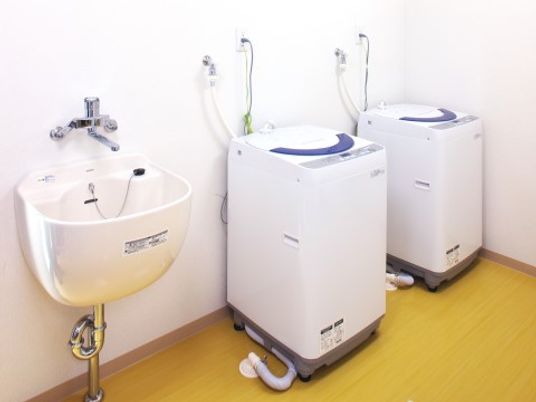 洗面台と洗濯機の配置