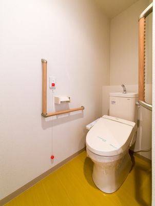 バリアフリー設計のトイレ