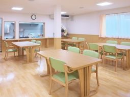 明るいダイニングスペース