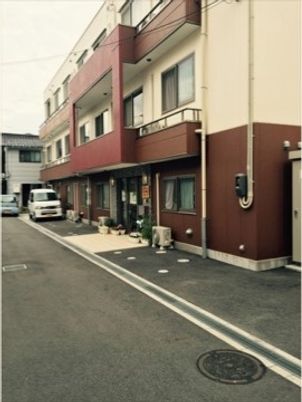 外観の建物エントランス