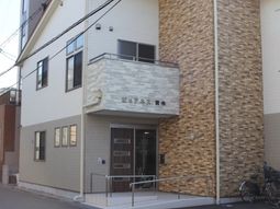 きれいな建物のエントランス