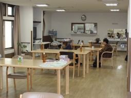 明るい広々ダイニング