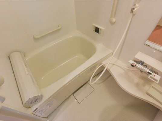 バリアフリー設計の浴室