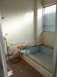 バリアフリー設計の風呂場