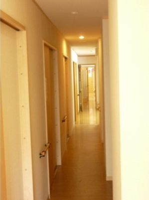 廊下の明るい雰囲気