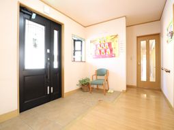 明るく清潔なエントランス