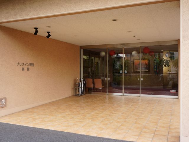 プリスイベント開催中エントランス エントランス 開放感あるエントランスで、心地よい迎えを演出しています。