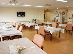 明るい食堂の様子