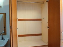整理された洋室のクローゼット
