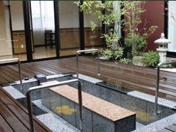 和風の中庭風景