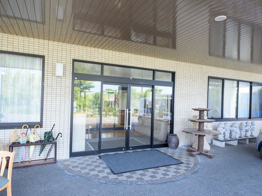 明るく開放的なエントランス