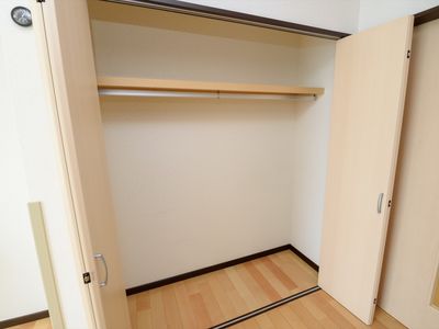 整理された空間のクローゼット