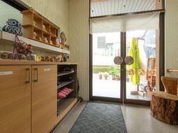 エントランスの明るい趣