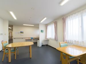 広々とした明るい部屋