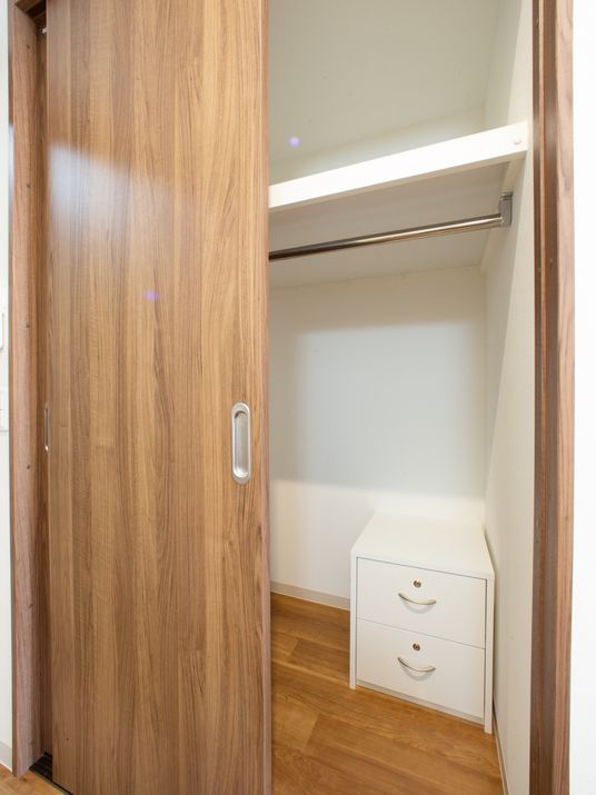 収納とチェストの洋室