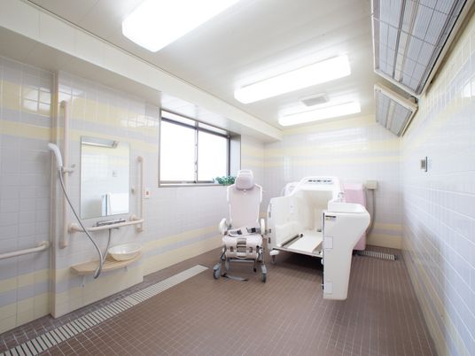 バリアフリーの洗面浴室