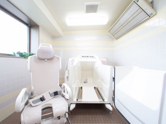 快適な設備の浴室