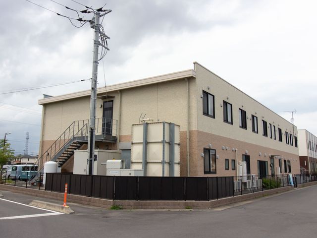 清潔な外観の建物 外観 清潔感のある建物は、気持ちよくお仕事を始められます。周辺も整備されており、働きやすい環境が整っています。