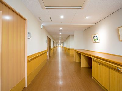 清潔感ある廊下の景観