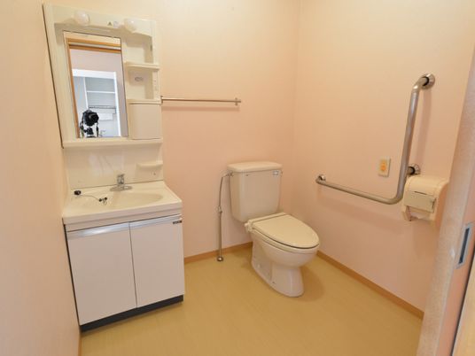 バリアフリー対応のトイレ