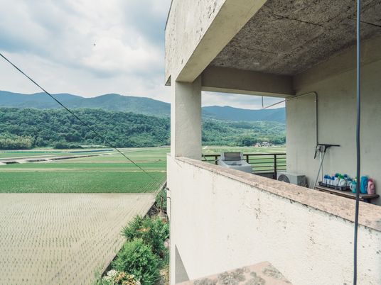 緑豊かな景色のバルコニー