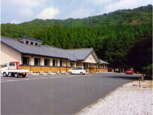 茶色い屋根の外観