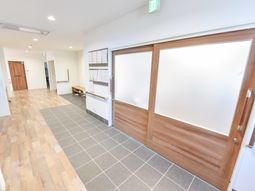 明るい廊下の風景