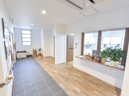明るい室内の廊下