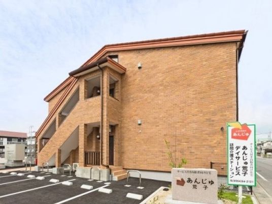 レンガ造りの外観