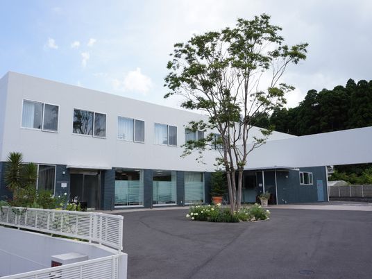 モダンな建物の外観
