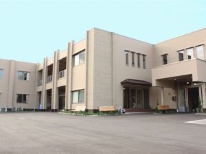 明るい外観の建物