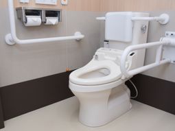 バリアフリーのトイレ設備