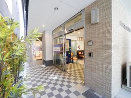 明るいエントランス風景