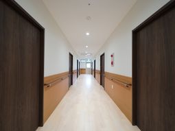 清潔感のある施設の廊下