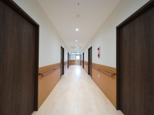 清潔感のある施設の廊下