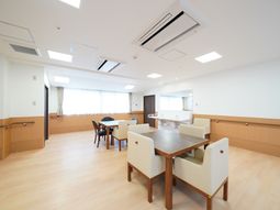 明るいダイニングスペース