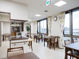 明るいダイニングルーム