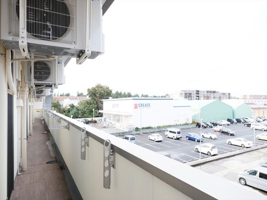 施設のバルコニー風景