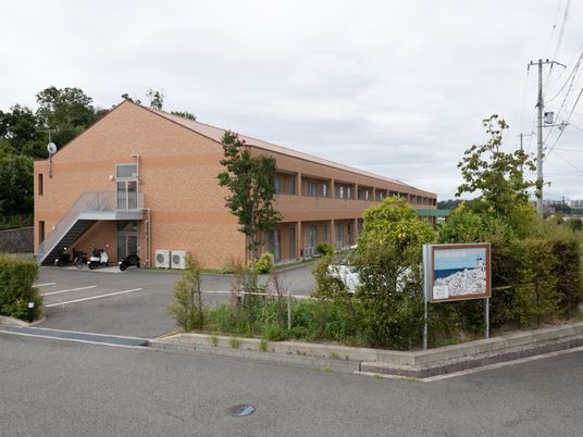 広々とした施設外観