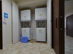 洗濯機が置かれた洗濯室