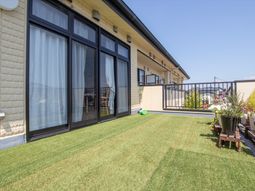 明るい屋外テラス