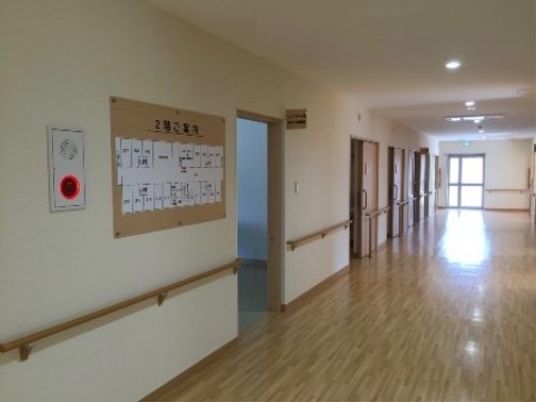 清潔感のある明るい廊下