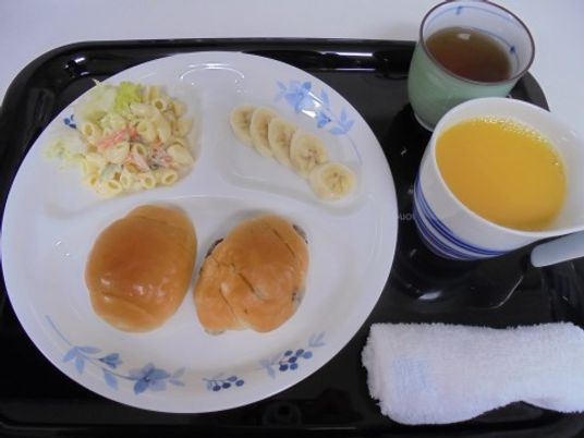 食事のトレイ配膳