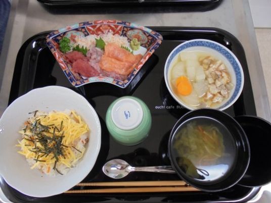 盛り付けられた食事の様子
