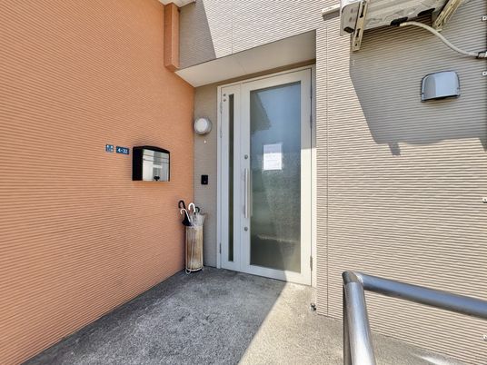 エントランスの扉