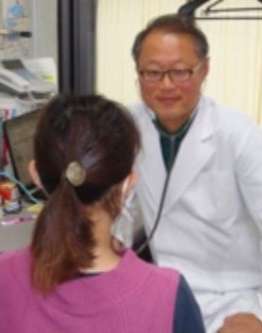 医師と相談する人